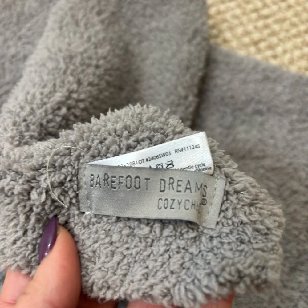 Ladies Barefoot Dreams CozyChic Brand Grey Scarf‎